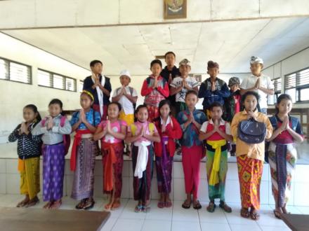 Positif, Siswa SD di Bakungan Tajun Isi Hari Libur dengan Belajar Bahasa Bali